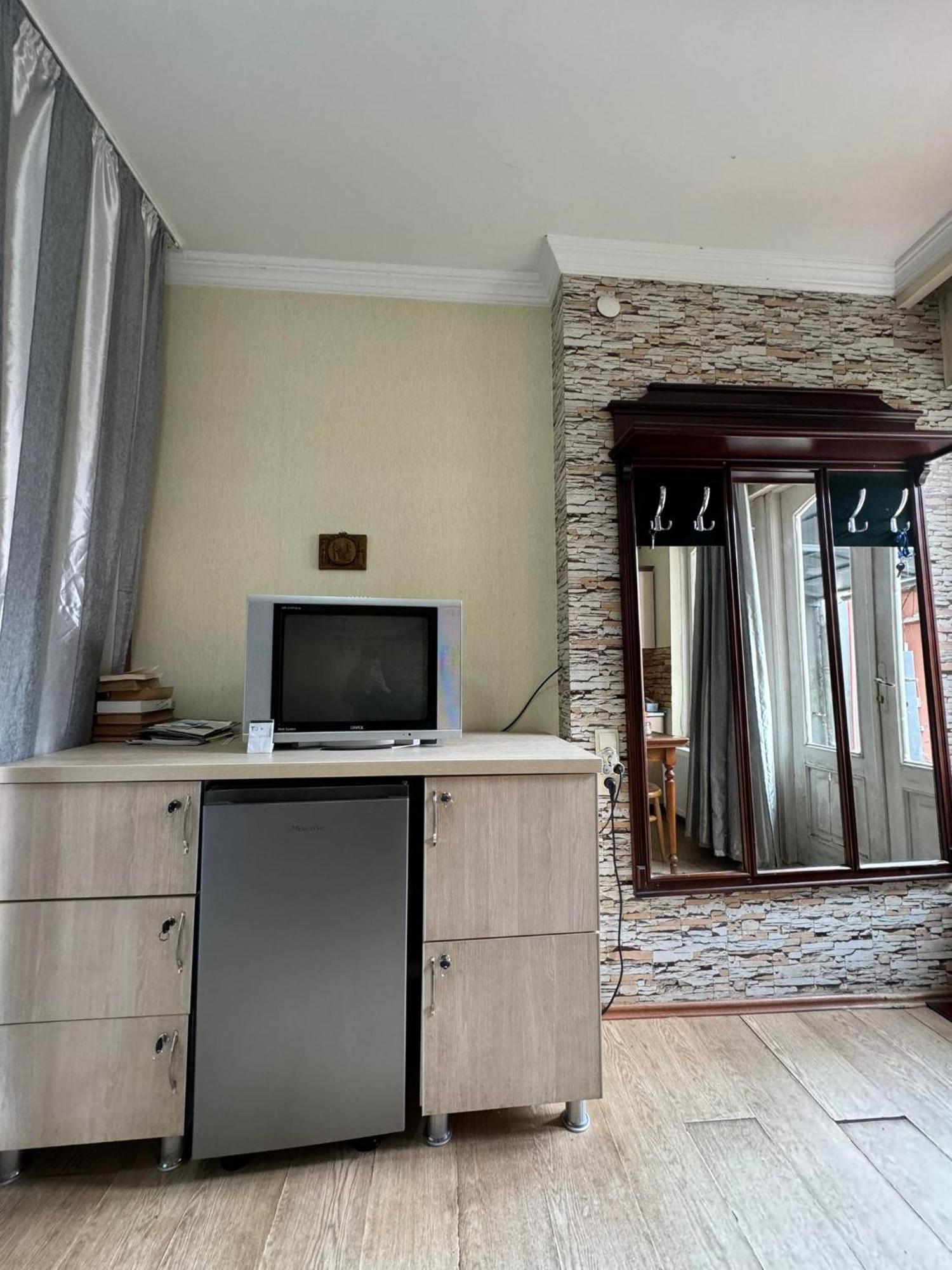 Tj+ Hostel Batumi Exteriör bild